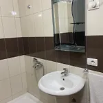 Ari Apartman *